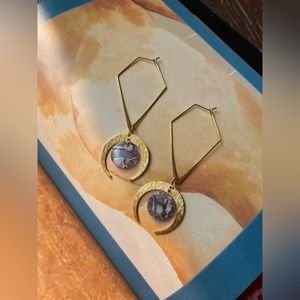 SOLD | Lightweight dangling moon earrings NWOT